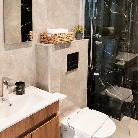 Ambra Luxury 17 *